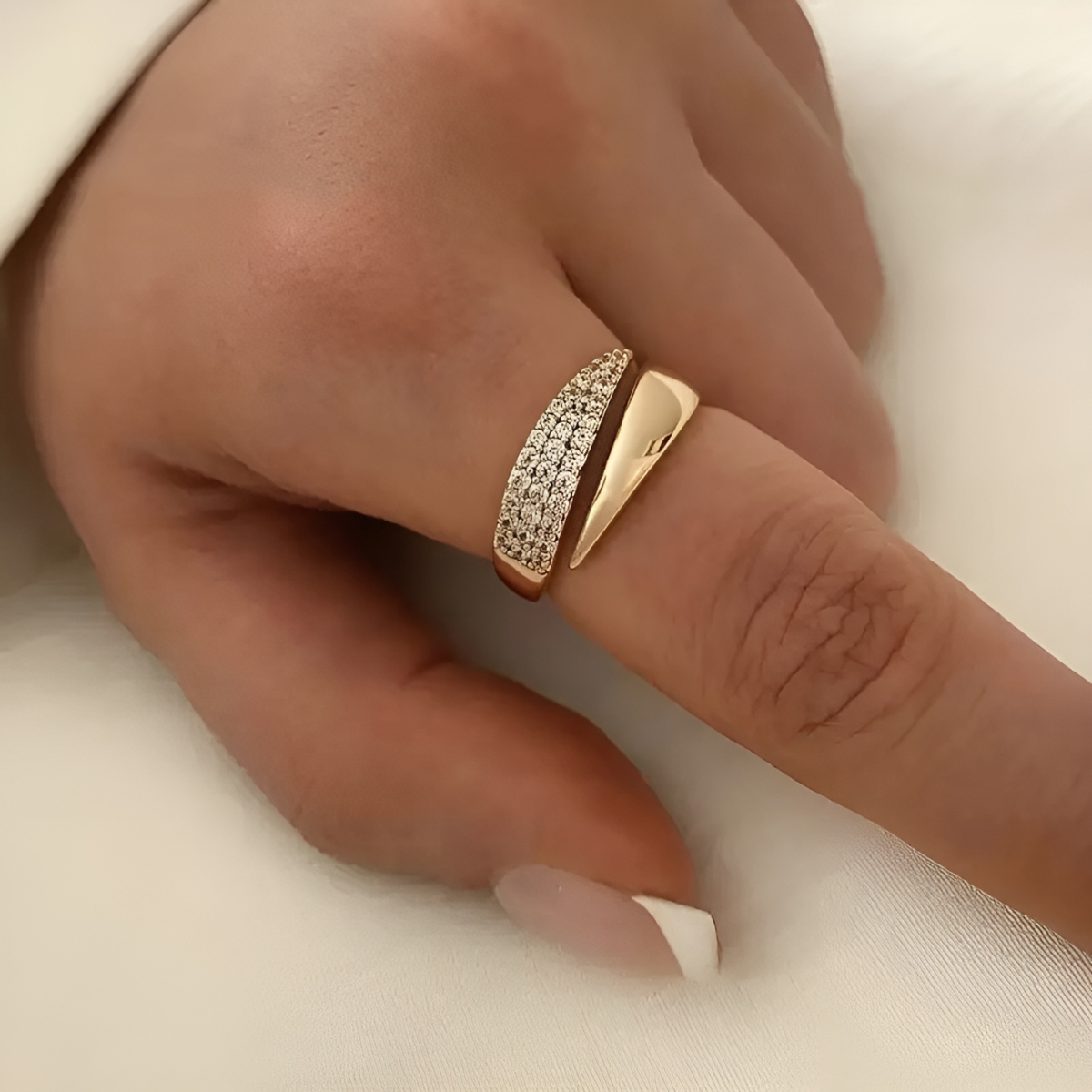 JULIA | ANILLO ELEGANTE