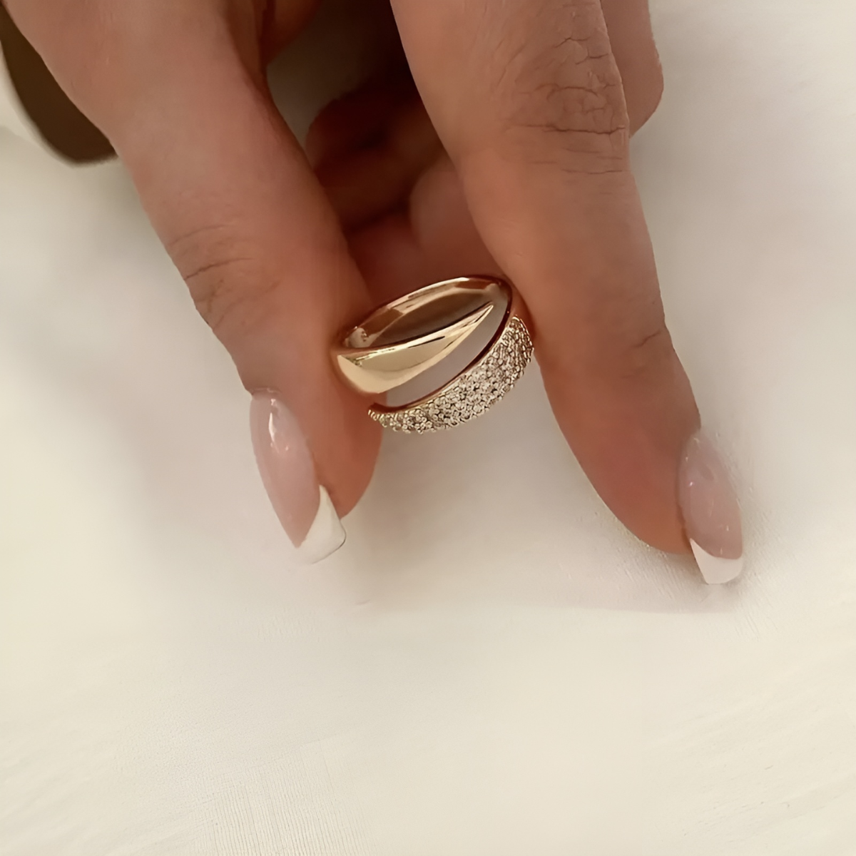 JULIA | ANILLO ELEGANTE